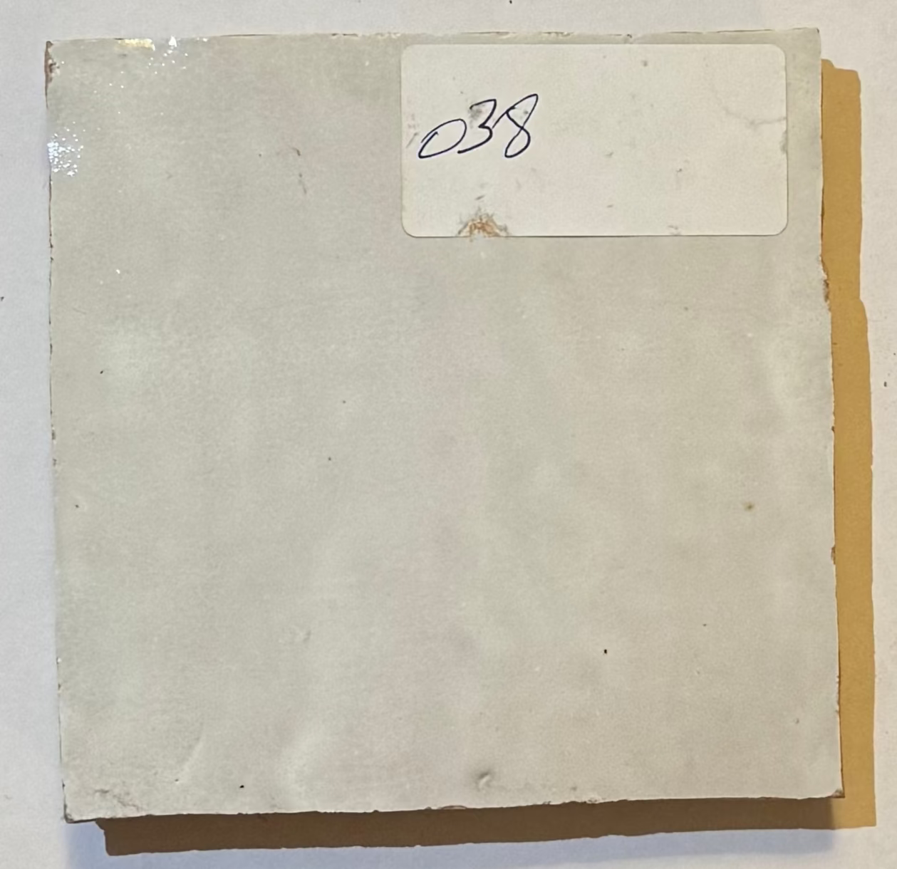 zellige, zellige marocain, carrelage marocain, zellige blanc, zellige 10x10, carrelage artisanal, fait main, salle de bain, cuisine, crédence, hammam, Fès, décoration marocaine