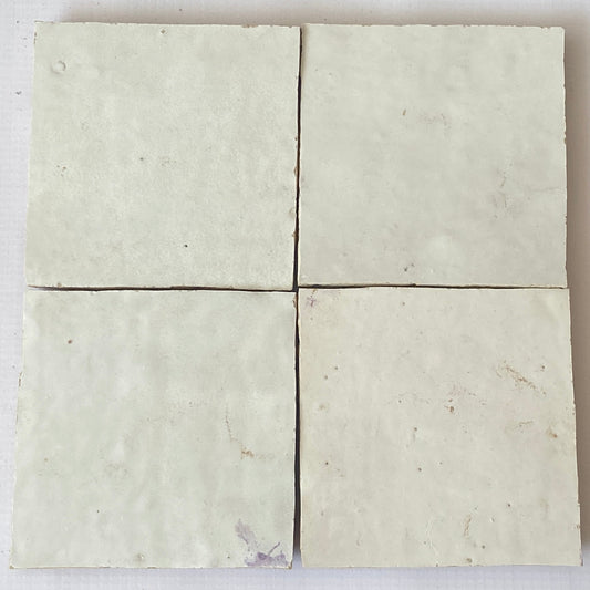 Détail émail brillant zellige blanc Casablanca artisanal 10x10 cm
