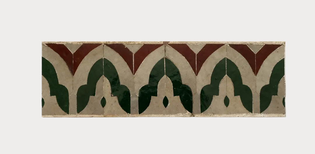 Frise zellige verte artisanale marocaine
Bordure zellige vert fait main
Frise décorative zellige salle de bain
Zellige vert traditionnel du Maroc
Frise murale artisanale Riad Verde