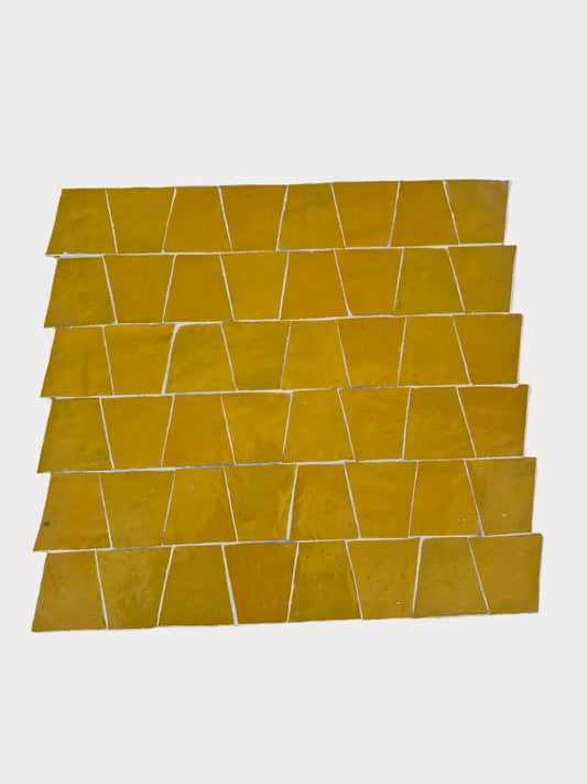 Mosaique Trapèze sur plaque - 32,5 x 30 cm - Jaune - " Safran de Taliouine "  - Réf 229