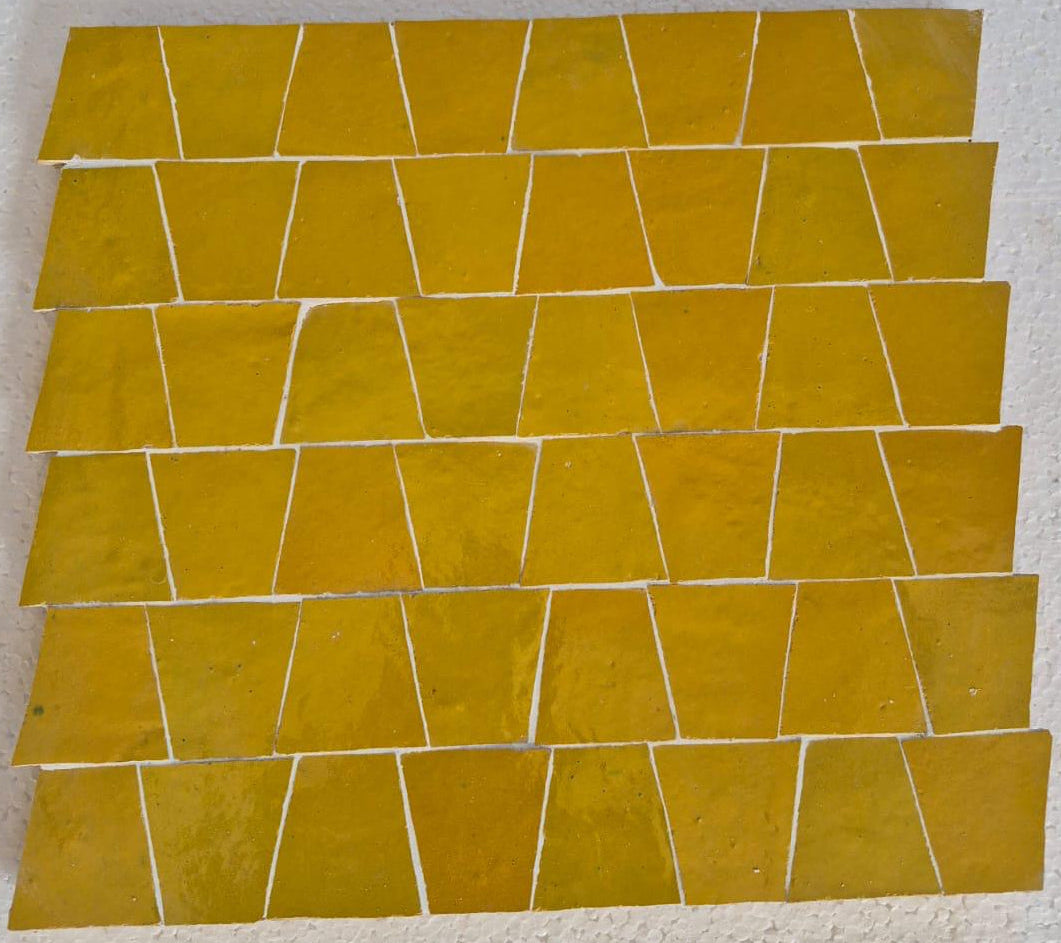 Mosaique Trapèze sur plaque - 32,5 x 30 cm - Jaune - " Safran de Taliouine "  - Réf 229