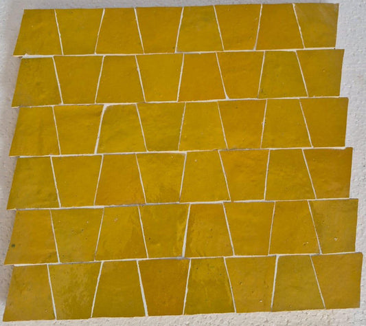 Mosaique Trapèze sur plaque - 32,5 x 30 cm - Jaune - " Safran de Taliouine "  - Réf 229