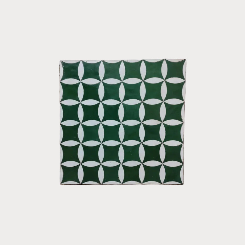 Zellige marocain motif Rosace Medina traditionnel sur plaques de 30x30 cm pour crédence ou mur décoratif.